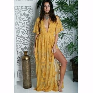 NWT Honey Punch Marigold Floral Lace